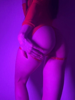 Девушка массажистка Кира, салон Космос